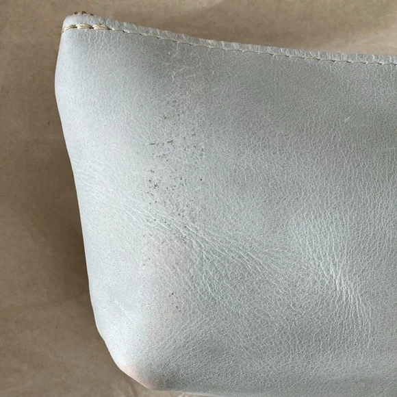 Portland Leather Utility Bag - Picture 5 of 7